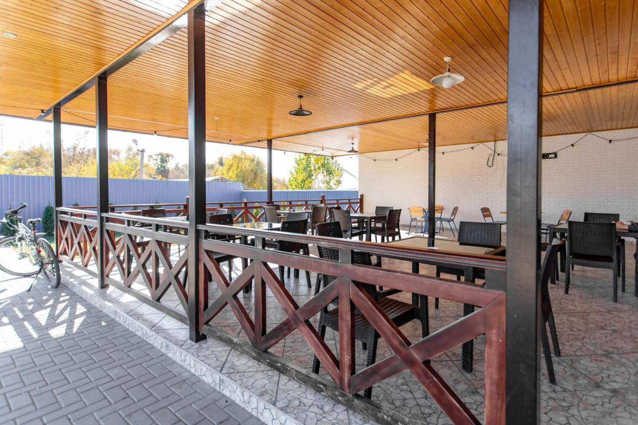 Autolux Hotel Cahul Esterno foto
